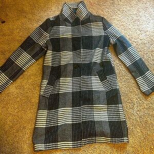 Hi! I’m selling this APT.9 long winter jacket